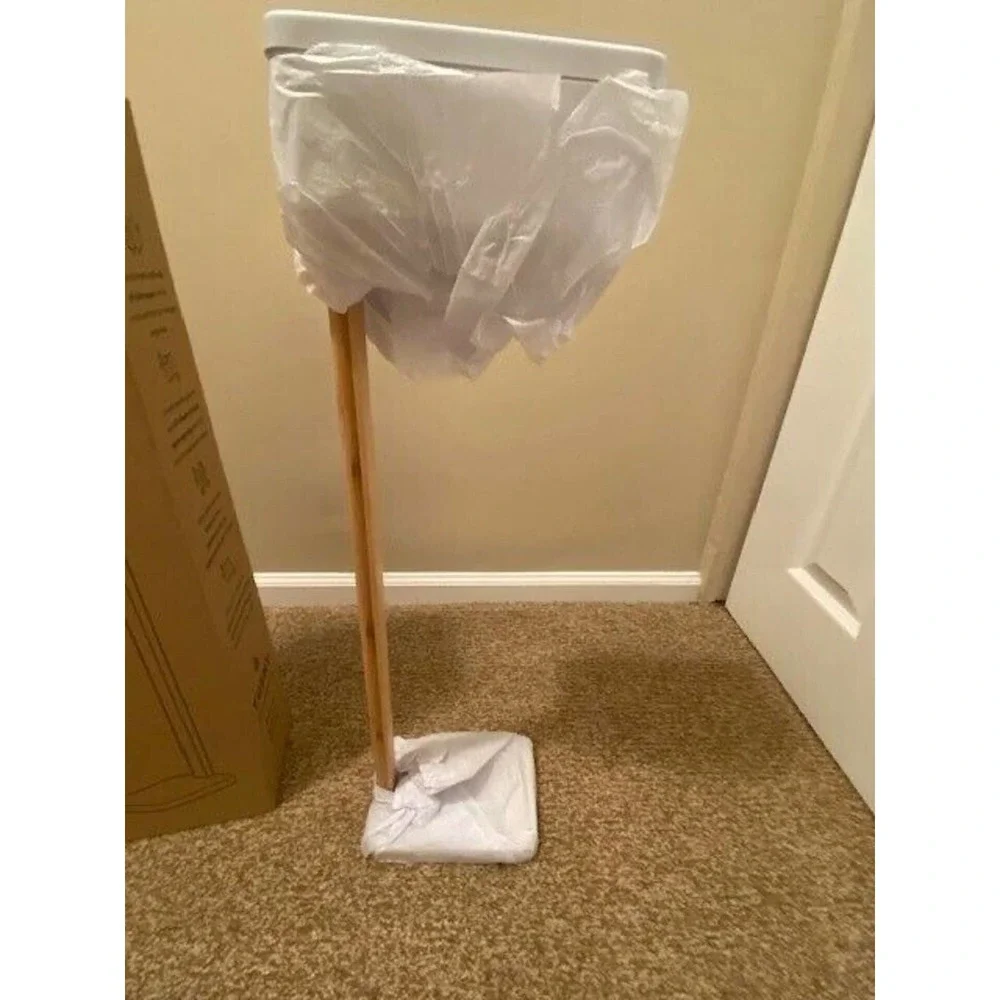 Tushy Sustainable Tissue Stand
